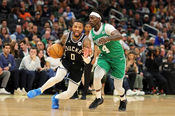 Curry s injury and retreat made the Warriors unable to evaluate the lineup. Whether to break up the team and trade Antetokounmpo becomes a headache