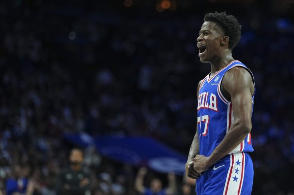 Edgcomb: Embiid can still score 25 points with time limit. If he fully recovers, we can win the championship.